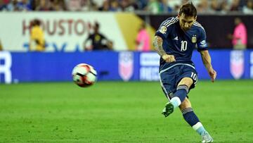 Leo y los tiros libres: "Basile me decia 'soltá el pie, miralo a Riquelme' "