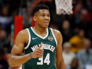La carrera del griego dentro de la NBA inició a una temprana edad: A los 19 años ya estaba jugando profesionalmente baloncesto. El punta de los Bucks tuvo la mejor temporada de su historia, promediando 36.7 minutos disputados y un imponente récord de .529% de sus tiros de campo acertados.