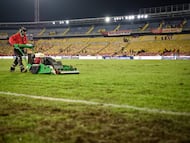 El presidente de Millonarios criticó el estado de la cancha, mientras el administrador del estadio aseguró que en tres semanas mejorará.