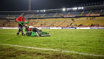 El presidente de Millonarios criticó el estado de la cancha, mientras el administrador del estadio aseguró que en tres semanas mejorará.