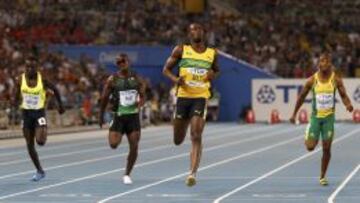 El sudafricano Magakwe, a la derecha, en una competici&oacute;n junto a Usain Bolt.