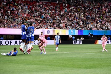 2-1. El astro argentino marca un tanto majestuoso de golpe franco desde el balc¨®n del ¨¢rea de los dragones. El 10 dirigi¨® la remontada y la victoria de las 'Garzas'.
