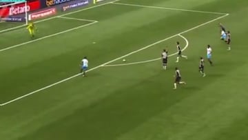 A Alexander Aravena le bastan seis minutos para lucirse en Brasil: así reaccionó el relator de TV