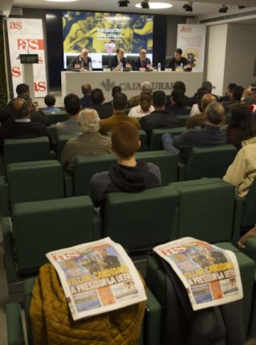 Encuentro con los Ases en el saln de actos de Caja Rural en Sevilla con directivos, jugadores y aficin del conjunto hispalense. 