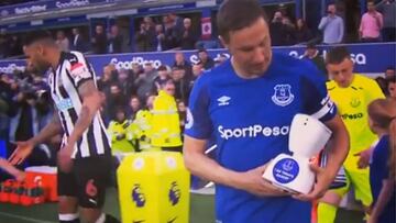 El Everton utiliza un robot para cumplir el sueño de uno de sus jóvenes seguidores.