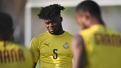 Ghana&#039;s midfielder Thomas Partey (C) attends a training session at the Ismailia Stadium, on June 28, 2019, on the eve of the 2019 Africa Cup of Nations (CAN) group F football match between Cameroon and Ghana. (Photo by Ozan KOSE / AFP)