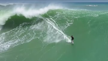 Surfista en Uluwatu (Bali, Indonesia), el 1 de agosto del 2021.