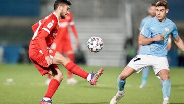 Óscar, ante el Lucena.