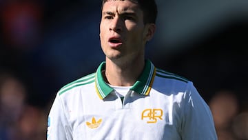 Soccer Football - Serie A - Fiorentina v AS Roma - Stadio Artemio Franchi, Florence, Italy - October 5, 2025 AS Roma's Matias Soule during the match REUTERS/Jennifer Lorenzini