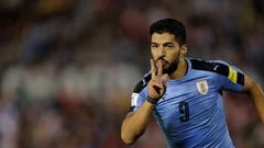 El delantero de la selecci&oacute;n uruguaya, Luis Su&aacute;rez, durante un partido.