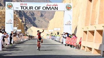 Greg Van Avermaet celebra su victoria en la tercera etapa del Tour de Omán.