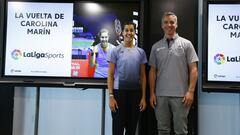 Carolina Mar&iacute;n junto a su entrenador Fernando Rivas en un acto de LaLiga Sports.