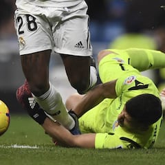 Munuera y el VAR se tragaron un penalti claro a Vinicius