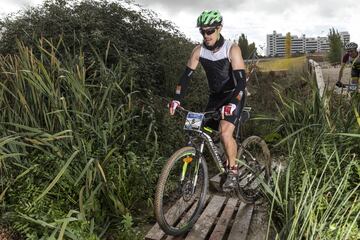 La esperada convocatoria de Du Cross Series en la capital cumpli¨® las expectativas, consiguiendo divertir y hacer disfrutar a los cerca de 300 duatletas congregados en el Parque Forestal Felipe VI.