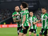 Real Betis' Spanish defender #02 Hector Bellerin (2L) celebrates scoring his team's first goal during the Spanish league football match between Real Betis and RC Celta de Vigo at Benito Villamarin Stadium in Seville on March 15, 2026. (Photo by CRISTINA QUICLER / AFP)