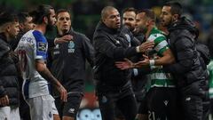 Pepe mediando entre Sergio Oliveira y Jes&eacute; Rodr&iacute;guez, jugadores de Oporto y Sporting de Portugal.