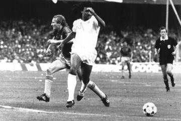 Tuvo lugar el 24 de mayo de 1989 en el Camp Nou de Barcelona. El Milan pasó por encima del conjunto rumano tras vencerle por 4-0 gracias a los goles de Gullit y Van Basten, ambos por partida doble. 