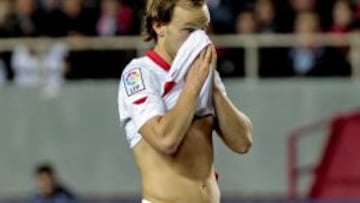 Alves gana, Rakitic llora