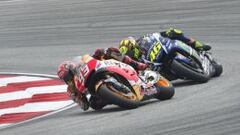 M&aacute;rquez y Rossi durante la carrera de Malasia, el origen de su disputa.