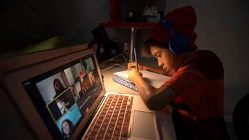 Alumna en Brasil estudiando a distancia.