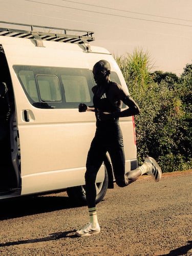 Las ‘zapatillas mágicas’ de Sawe pesan menos de 100 gramos