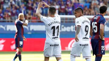  &Aacute;lex Gallar, celebra el gol que ha marcado ante el Eibar, durante el encuentro de la primera jornada de liga en primera divisi&oacute;n, que han disputado hoy en el estadio de Ipurua de Eibar. 