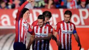 Fernando Torres señala a Koke.