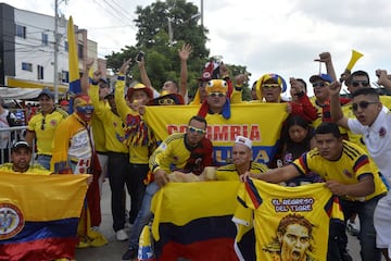 Así se vive la fiesta previa del Colombia - Brasil en el Metro