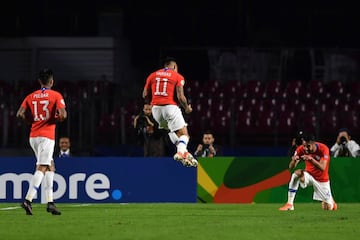 Las postales de la goleada del debut de Chile en Copa América