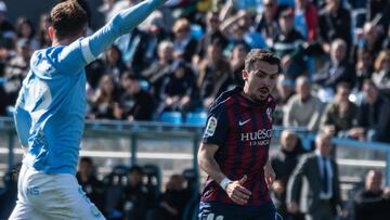 Joaqu¨ªn Mu?oz estuvo descomunal ante el Ibiza, apunt¨¢ndose las dos asistencias en los tantos de su equipo. El primero lleg¨® tras una gran conducci¨®n, amago y pase dentro del ¨¢rea a Obeng; y en el segundo se desquit¨® levantando el bal¨®n con una 'cucharita' por encima de la defensa.