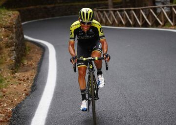 En plena escalada. Chaves fue el ciclista más regular de la etapa, lo que le da para que lidere la clasificación de la montaña.