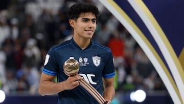 Pachuca's Mexican midfielder #28 Elias Montiel poses with his bronze ball trophy during the podium ceremony after the 2024 FIFA Intercontinental Cup final football match between Spain's Real Madrid and Mexico's Pachuca at the Lusail Stadium in Doha on December 18, 2024. (Photo by KARIM JAAFAR / AFP)