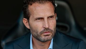 El entrenador del Valencia CF, Rubén Baraja, antes del encuentro correspondiente a la séptima jornada de LaLiga EA Sports que enfrenta al Valencia CF y al Osasuna en el estadio de Mestalla en Valencia.