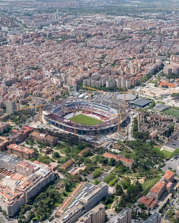 Adems, el club blaugrana tambin est realizando continuamente pruebas lumnicas tanto en el exterior del estadio como en el interior. 