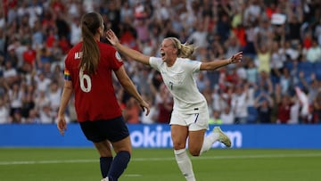 England's striker Beth Mead celebrates scoring the team's fourth goal during the UEFA Women's Euro 2022 Group A football match between England and Norway at Brighton and Hove Community Stadium in Brighton, Southern England on July 11, 2022. (Photo by ADRIAN DENNIS / AFP) / No use as moving pictures or quasi-video streaming. 
Photos must therefore be posted with an interval of at least 20 seconds.