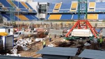 <b>RETRASO. </b>La tribuna del estadio Ramón de Carranza no estará lista hasta el próximo año.