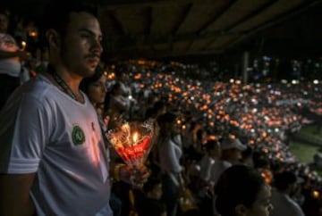 El acto central tuvo lugar en el Atanasio Girardot de Medellín pero hubo otras manifestaciones de apoyo en otros lugares del país.