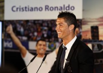 Images from today's event held in the President's box at the Santiago Bernabéu.