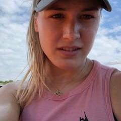 Sorribes y Georgina, con Bouchard en la previa de Roland Garros