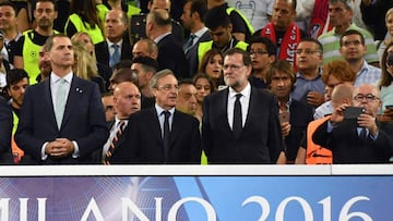 (From 3rdL) FIFA president Gianni Infantino, King Felipe of Spain, Real Madrid football club president Florentino Perez and Spanish Prime Minister Mariano Rajoy look on after Real Madrid won the UEFA Champions League final football match over Atletico Madrid at San Siro Stadium in Milan, on May 28, 2016. / AFP PHOTO / GERARD JULIEN