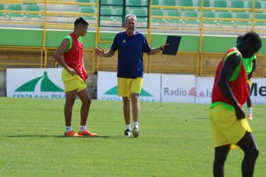 "Cuando entrené en Croacia, los jugadores dormían en el sofá"