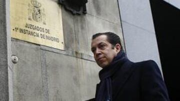 <b>NO VIO AL INDIO. </b>Montalvo, ayer, a la puerta del juzgado madrileño.