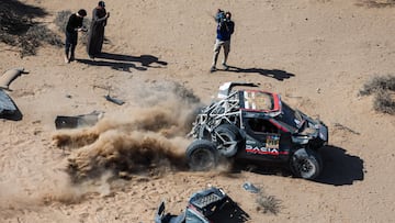 Loeb con el Dacia durante la etapa 3 del Dakar.