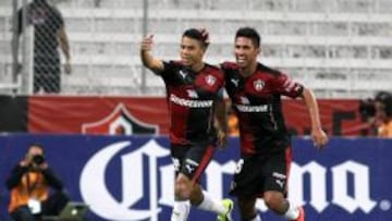 Juan Carlos Medina celebra el segundo tanto del Atlas.