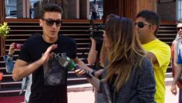 Mesut &Ouml;zil, hoy jueves a su salida de las oficinas del Bernab&eacute;u.