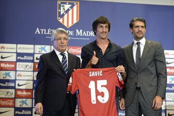 Savic, 25M€, 24 años (Fiorentina). Buen central aunque a menudo frágil: cuando se lesiona, tarda en regresar. Pero es expeditivo, limpio en el corte.