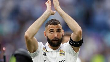 FILE PHOTO: Soccer Football - LaLiga - Real Madrid v Athletic Bilbao - Santiago Bernabeu, Madrid, Spain - June 4, 2023 Real Madrid's Karim Benzema applauds fans after the match REUTERS/Juan Medina/File Photo