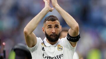 FILE PHOTO: Soccer Football - LaLiga - Real Madrid v Athletic Bilbao - Santiago Bernabeu, Madrid, Spain - June 4, 2023 Real Madrid's Karim Benzema applauds fans after the match REUTERS/Juan Medina/File Photo