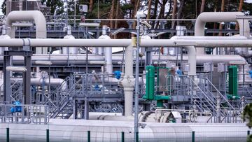 08 July 2022, Mecklenburg-Western Pomerania, Lubmin: Pipe systems and shut-off devices at the gas receiving station of the Nord Stream 1 Baltic Sea pipeline and the transfer station of the OPAL long-distance gas pipeline (Ostsee-Pipeline-Anbindungsleitung - Baltic Sea Pipeline Link). The Nord Stream 1 Baltic Sea pipeline, through which Russian natural gas has been flowing to Germany since 2011, will be shut down for around ten days on July 11, 2022 for scheduled maintenance work. Photo: Jens Büttner/dpa (Photo by Jens Büttner/picture alliance via Getty Images)