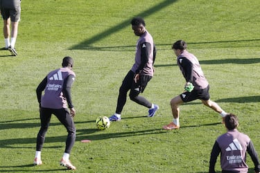 Vinicius Júnior durante el entrenamiento a puertas abiertas del Real Madrid.